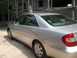Toyota Camry LE 4dr Sedan (2.4L 4cyl 5A) 2005 Silver