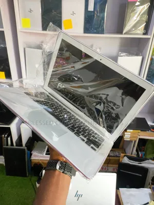 New Laptop Apple MacBook Pro 2015 8GB Intel Core i7 SSD 256GB