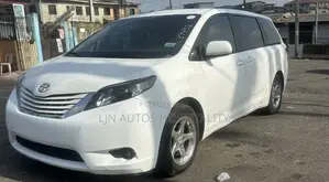 Toyota Sienna LE 7 Passenger 2010 White