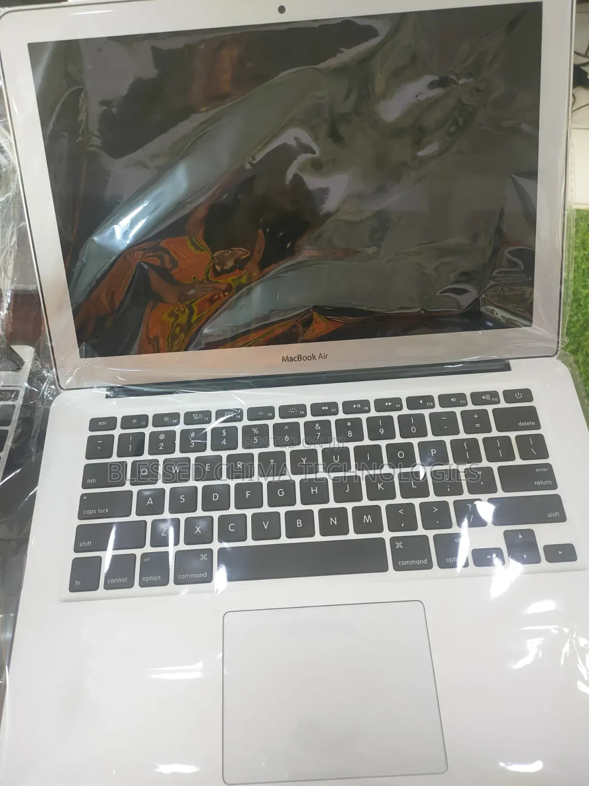 New Laptop Apple MacBook Pro 2015 8GB Intel Core i7 SSD 256GB