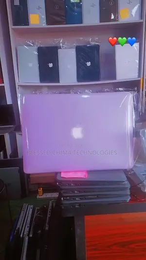 New Laptop Apple MacBook Pro 2015 8GB Intel Core i7 SSD 256GB