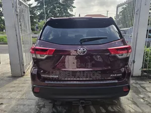 Toyota Highlander XLE 2019 Burgundy