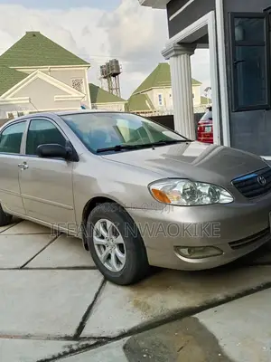 Toyota Corolla LE 2005 Gold