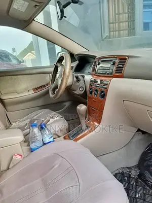 Toyota Corolla LE 2005 Gold