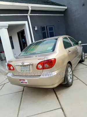 Toyota Corolla LE 2005 Gold