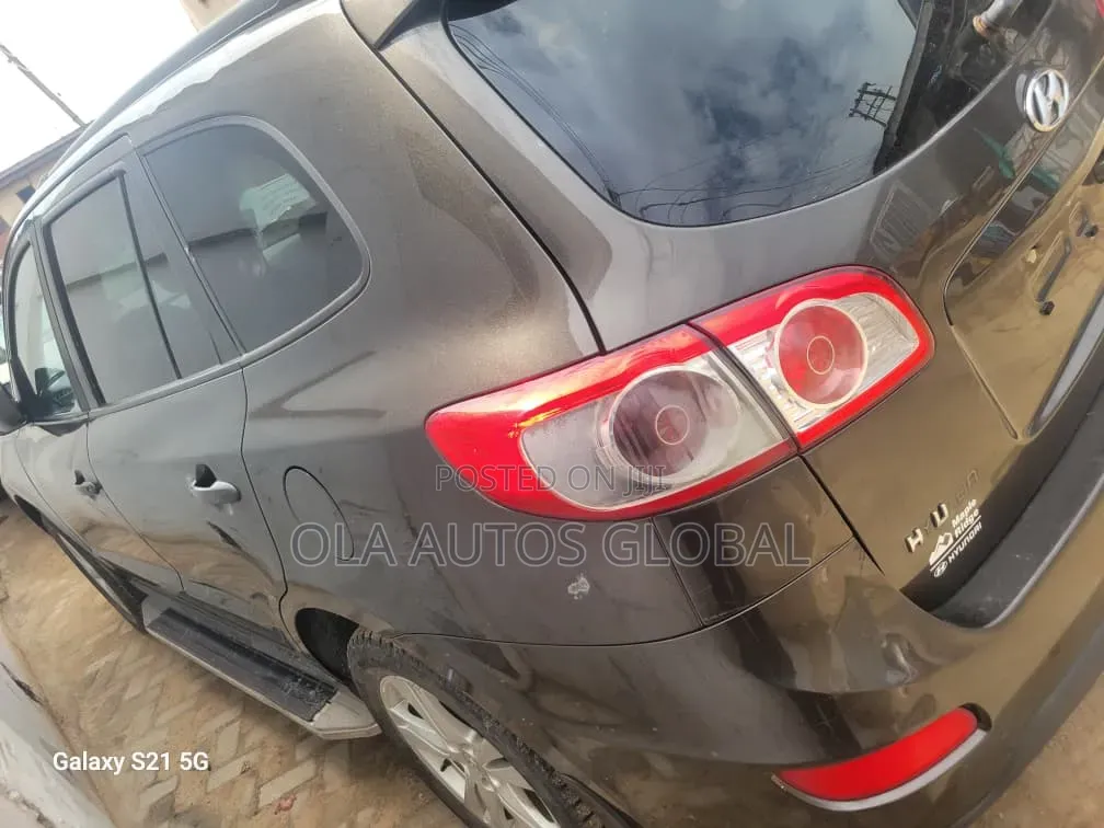 Hyundai Santa Fe 2011 Gray