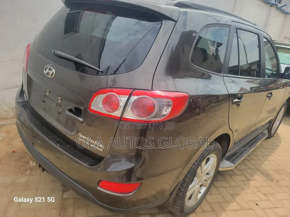 Hyundai Santa Fe 2011 Gray