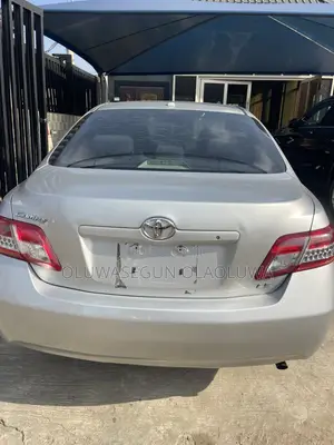 Toyota Camry LE 4dr Sedan (2.5L 4cyl 6A) 2011 Silver