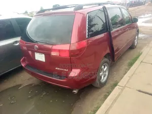 Toyota Sienna 2005 Red