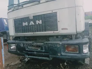 Tokunbo 12tyres Mandiesel Truck, Cap and Chassis Commander 6cylinder