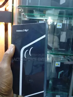 New Samsung Galaxy Z Flip7 512 GB Red