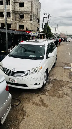 Toyota Sienna LE 7 Passenger 2011 White