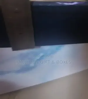 White Gift Boxes/ Branded Cartons in Any Sizes Style/Color