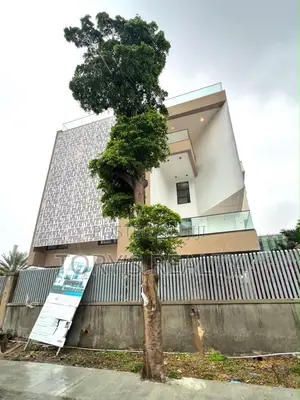 5bdrm Duplex in Banana Island for sale