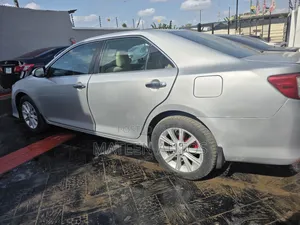 Toyota Camry SE 4dr Sedan (2.5L 4cyl 6A) 2012 Silver