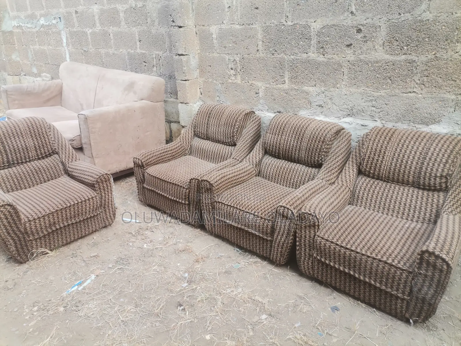 Old but Solid and Classy Settee With Round, Detachable Center Table