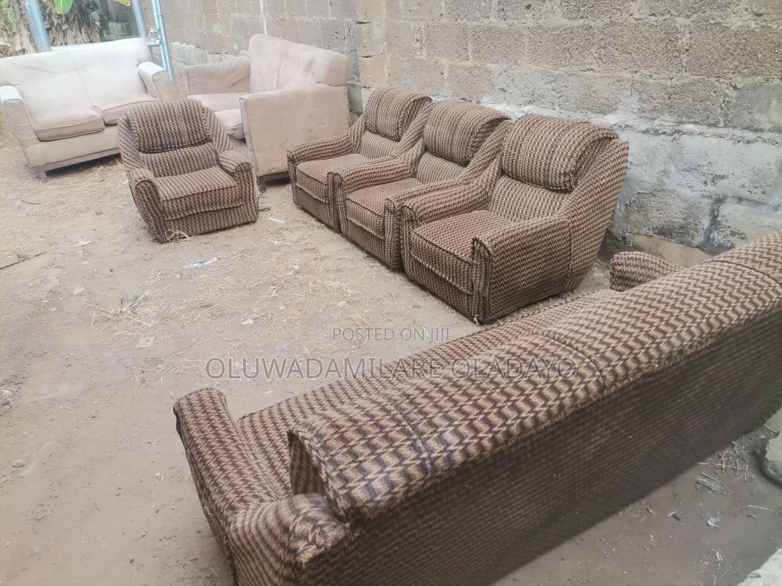 Old but Solid and Classy Settee With Round, Detachable Center Table