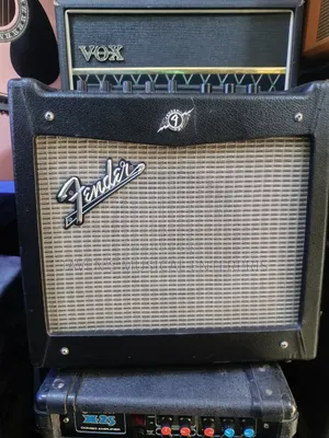 UK USED Fender Mustang V.2 20-Watt Guitar Combo Amplifier