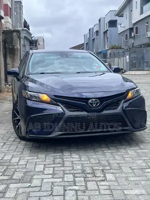 Toyota Camry SE 2022 Blue
