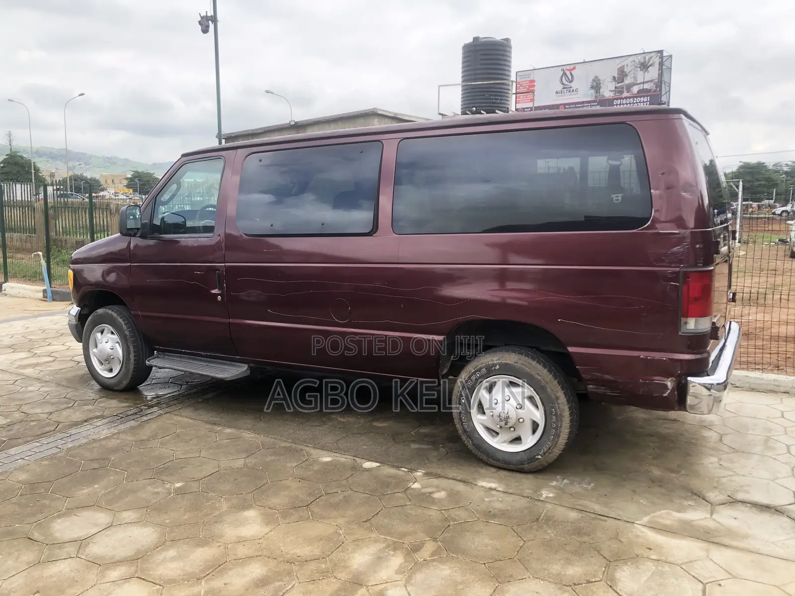 Ford E-350 2007 Burgundy