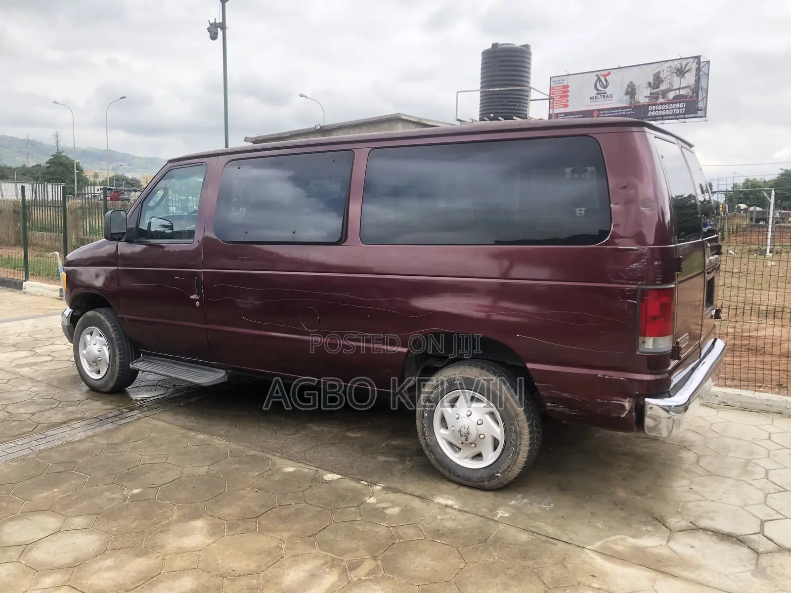 Ford E-350 2007 Burgundy