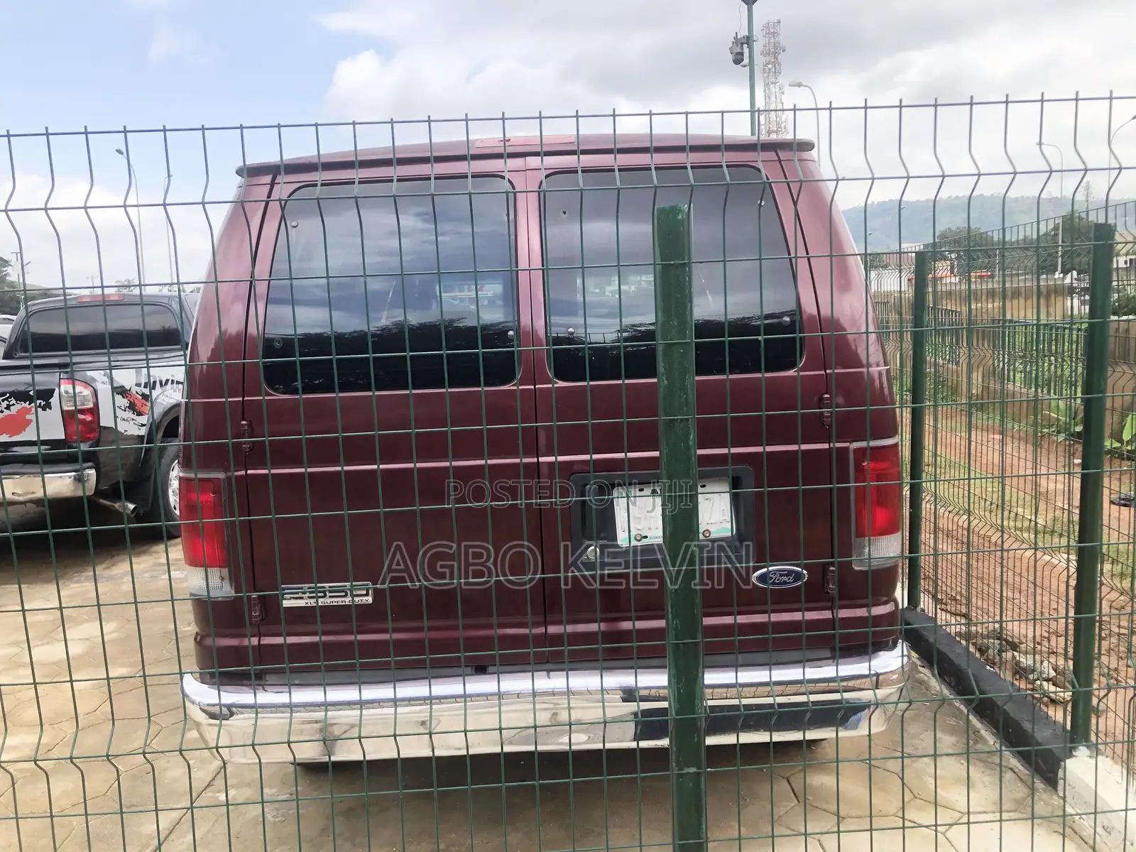 Ford E-350 2007 Burgundy