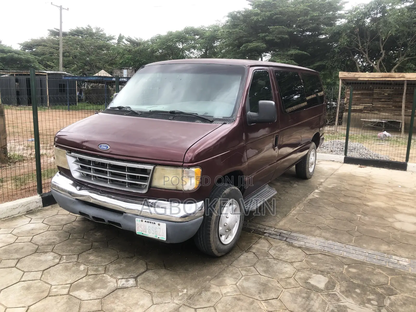 Ford E-350 2007 Burgundy