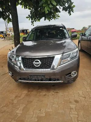 Nissan Pathfinder Platinum 4dr SUV (3.5L 6cyl CVT) 2015 Beige