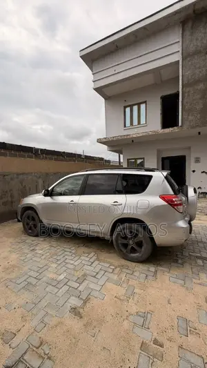 Toyota RAV4 2011 Silver
