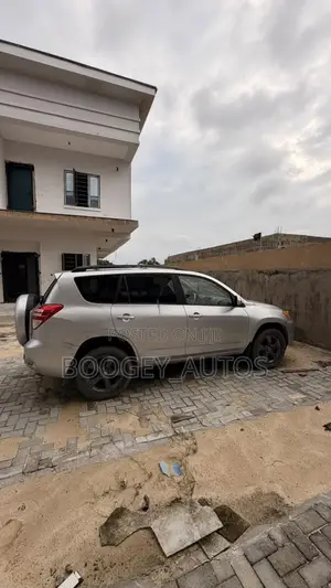 Toyota RAV4 2011 Silver