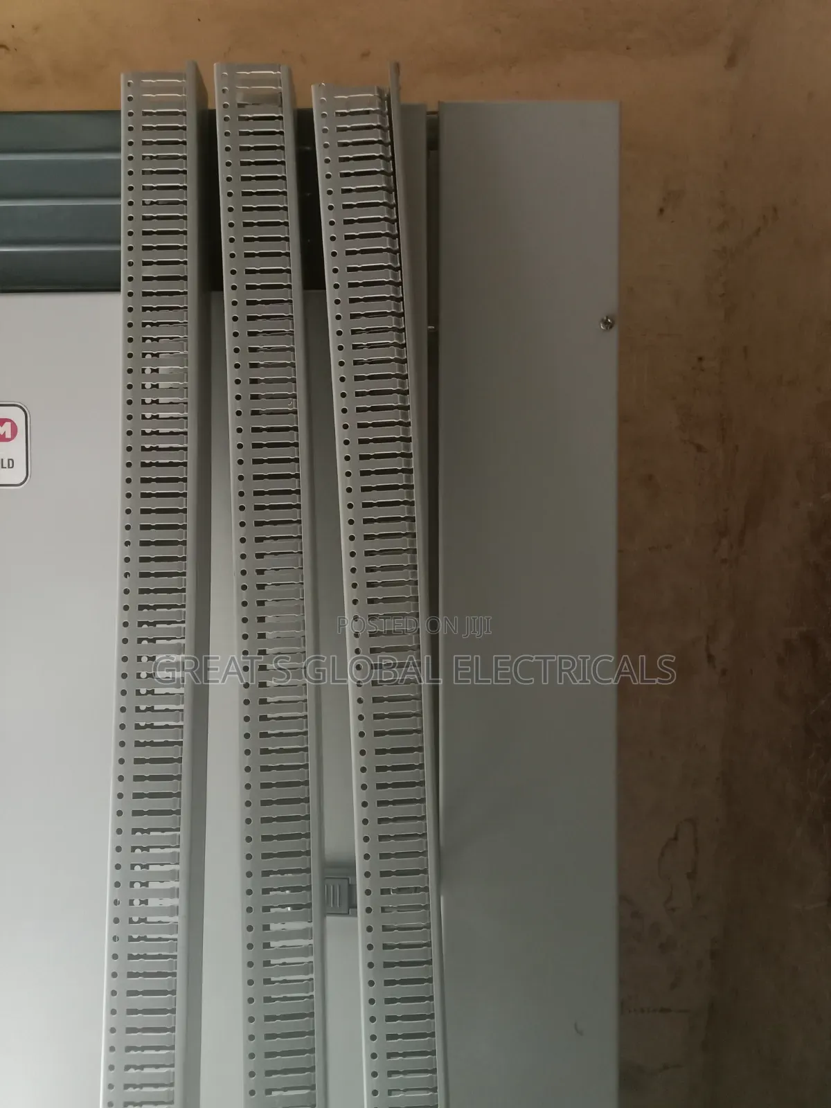 40 × 40 Mm PVC Electrical Cable Trunking – Quality Guaranteed