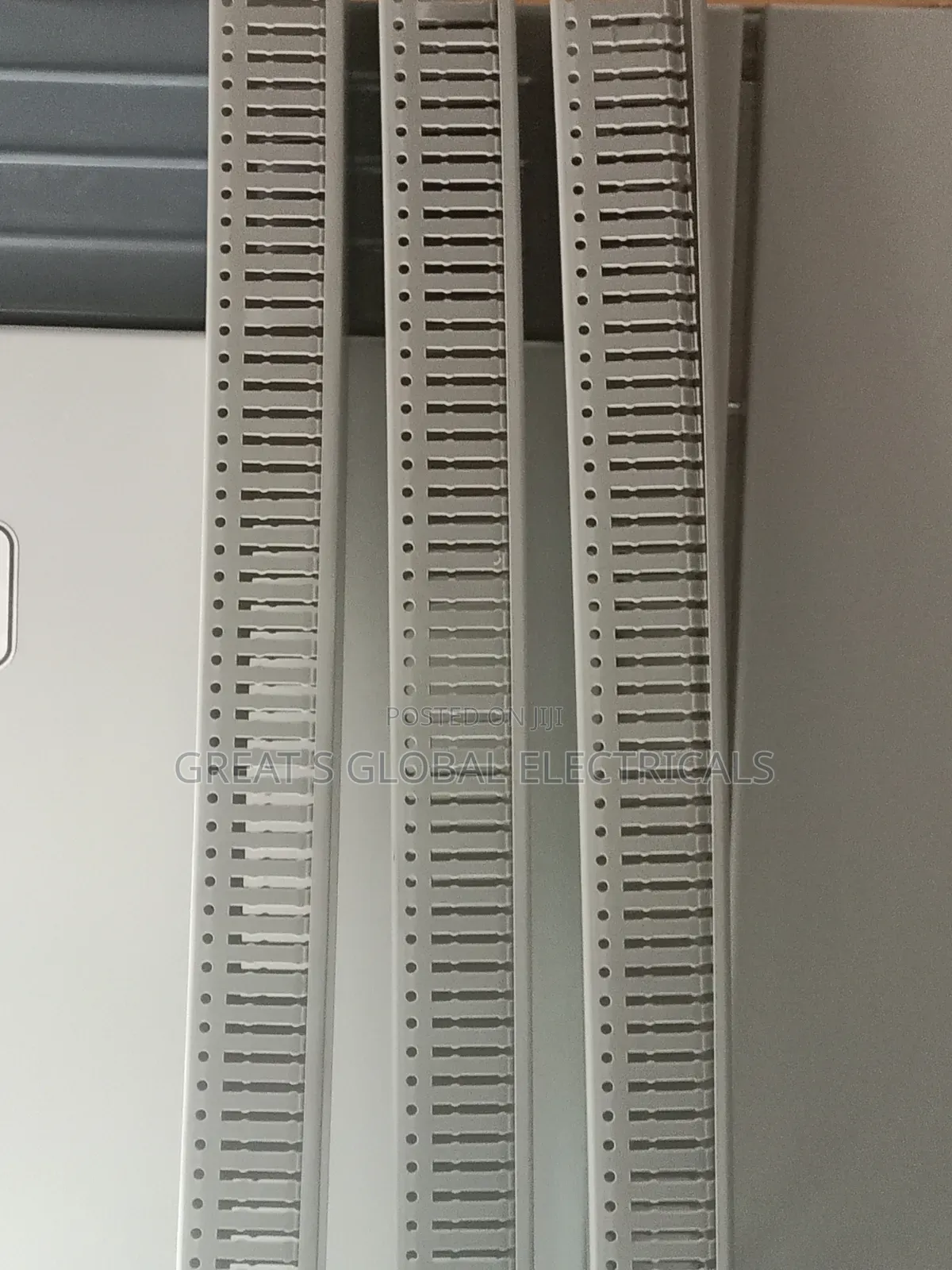 40 × 40 Mm PVC Electrical Cable Trunking – Quality Guaranteed