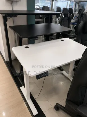 Adjustable Computer Table