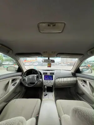 Toyota Camry LE 4dr Sedan (2.5L 4cyl 6AM) 2010 Gold