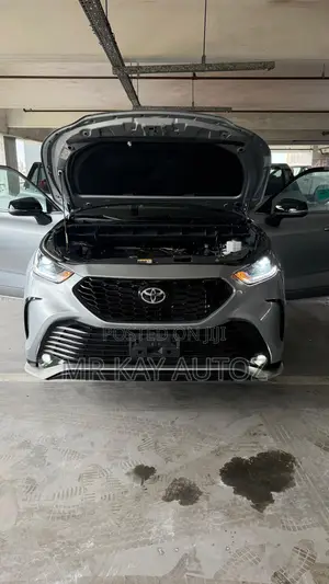 Toyota Highlander L 2021 Gray