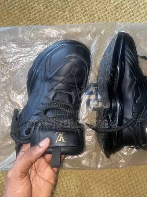 Louis Vuitton Sneaker