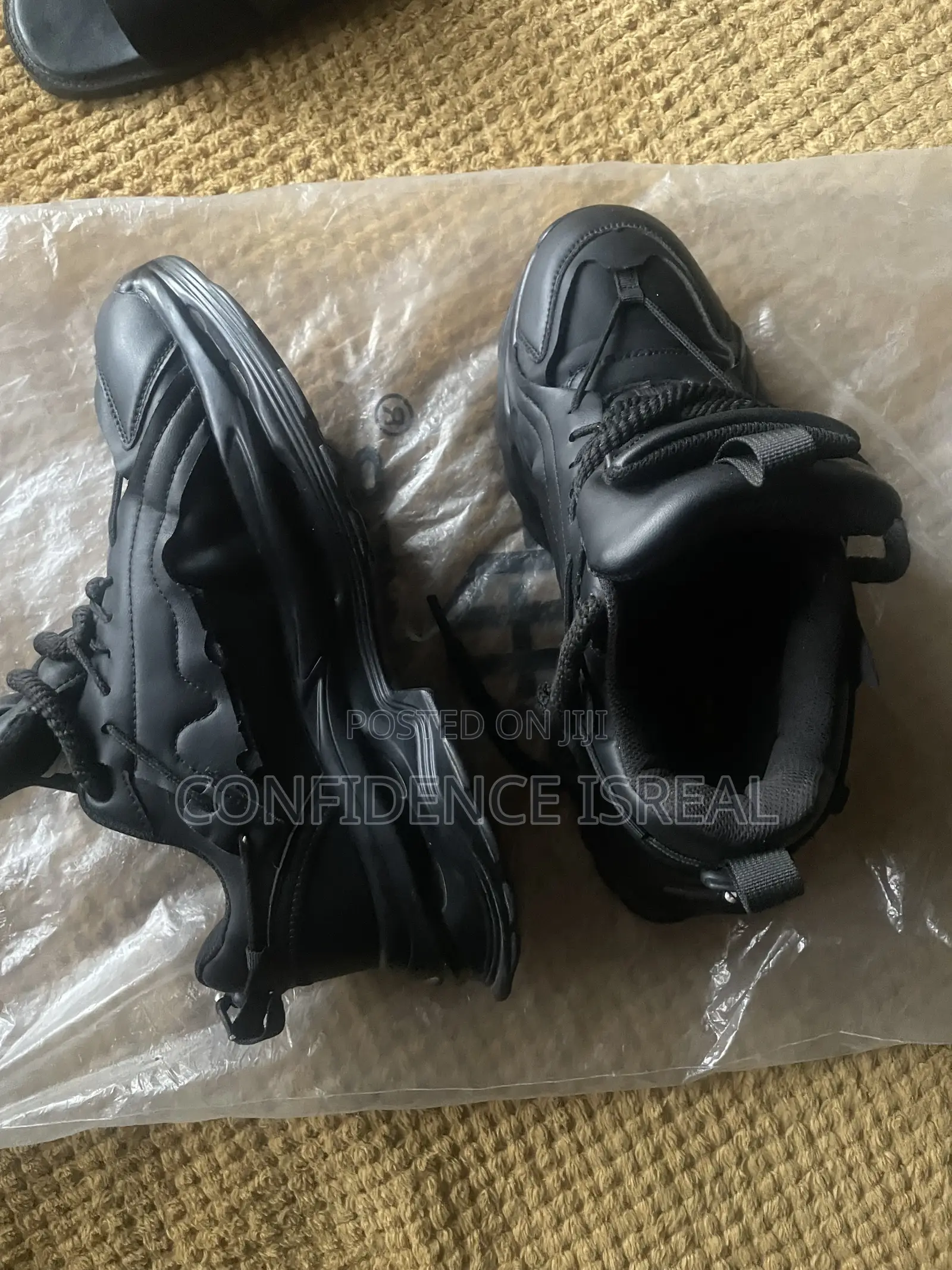 Louis Vuitton Sneaker