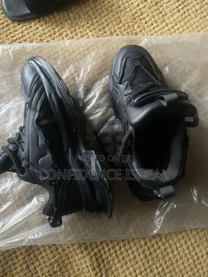Louis Vuitton Sneaker