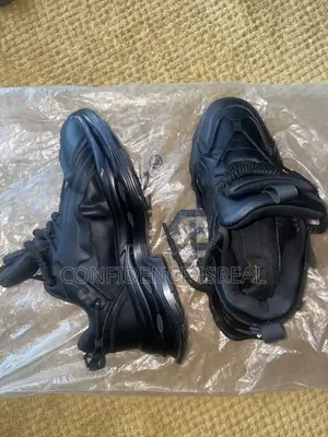 Louis Vuitton Sneaker
