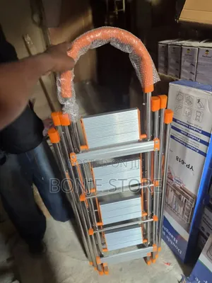4 Step Multi-Purpose Ladder/ Cloth Hanger