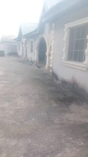 20bdrm House in Pet Estate, Age Mowo for sale