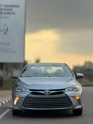 Toyota Camry XLE 4dr Sedan (2.5L 4cyl 6A) 2016