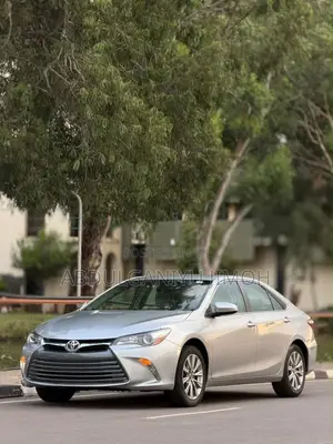 Toyota Camry XLE 4dr Sedan (2.5L 4cyl 6A) 2016