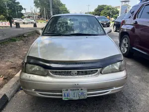 Toyota Corolla 2000 Gold