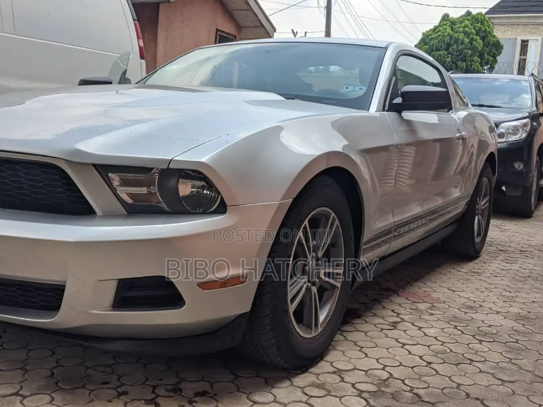 Ford Mustang V6 Coupe 2012 Silver