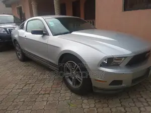 Ford Mustang V6 Coupe 2012 Silver