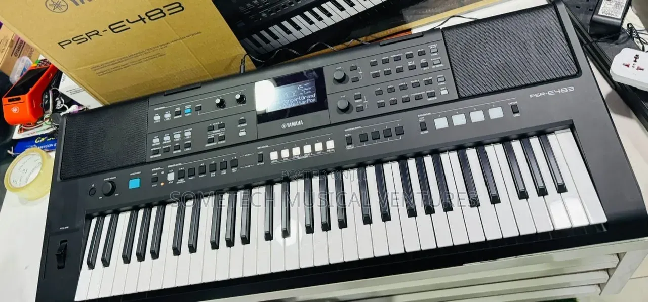 Yamaha PSR E483