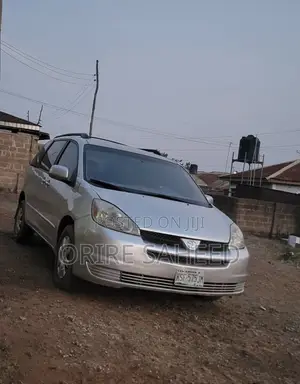 Toyota Sienna 2005 Gray
