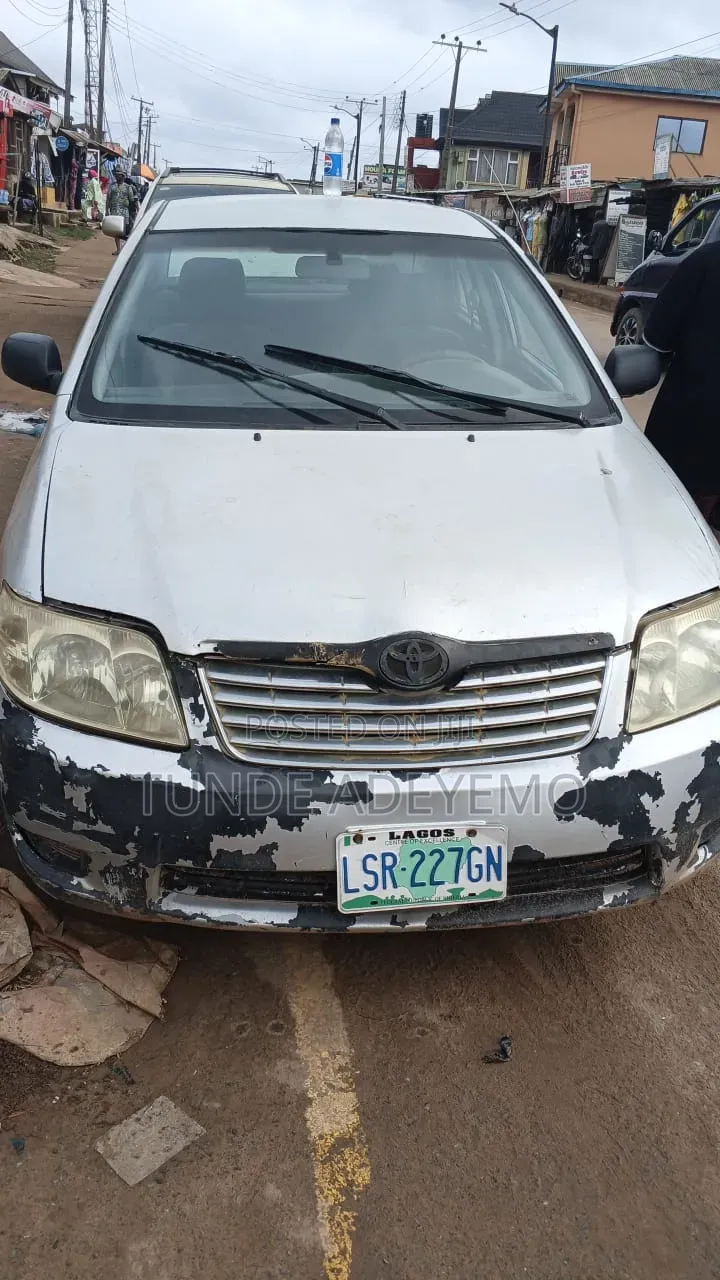 Toyota Corolla 2004 Silver