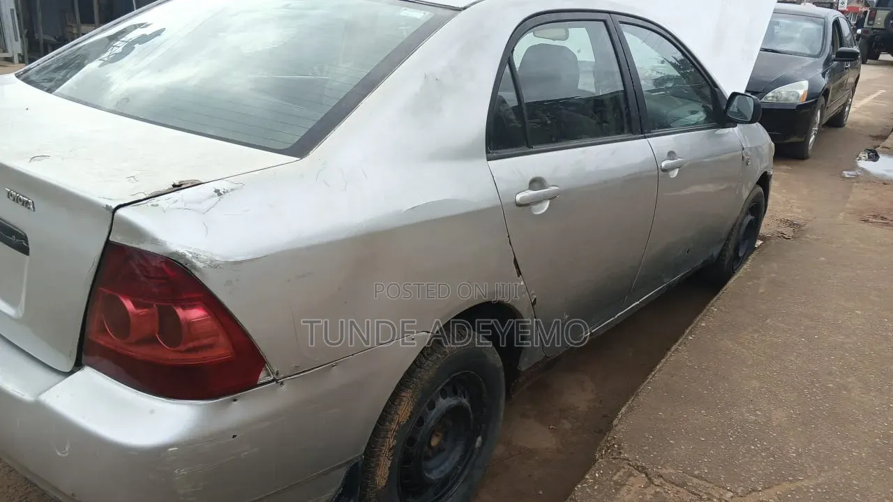 Toyota Corolla 2004 Silver